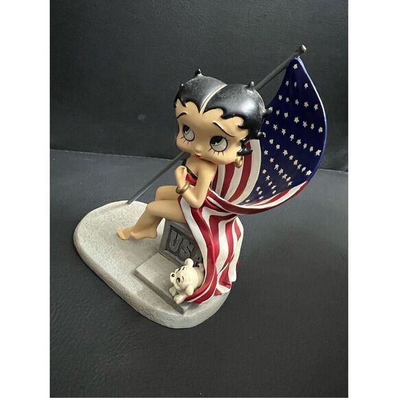 Vintage Betty Boop Patriotic Figurine Statue with American Flag & Dog, By Westfi - Picture 6 of 10